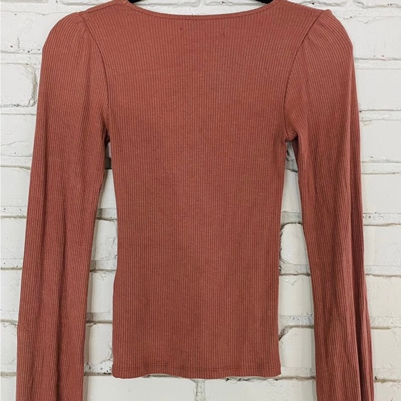 Abercrombie & Fitch Dusty Pink Balloon Sleeves - Picture 2 of 5